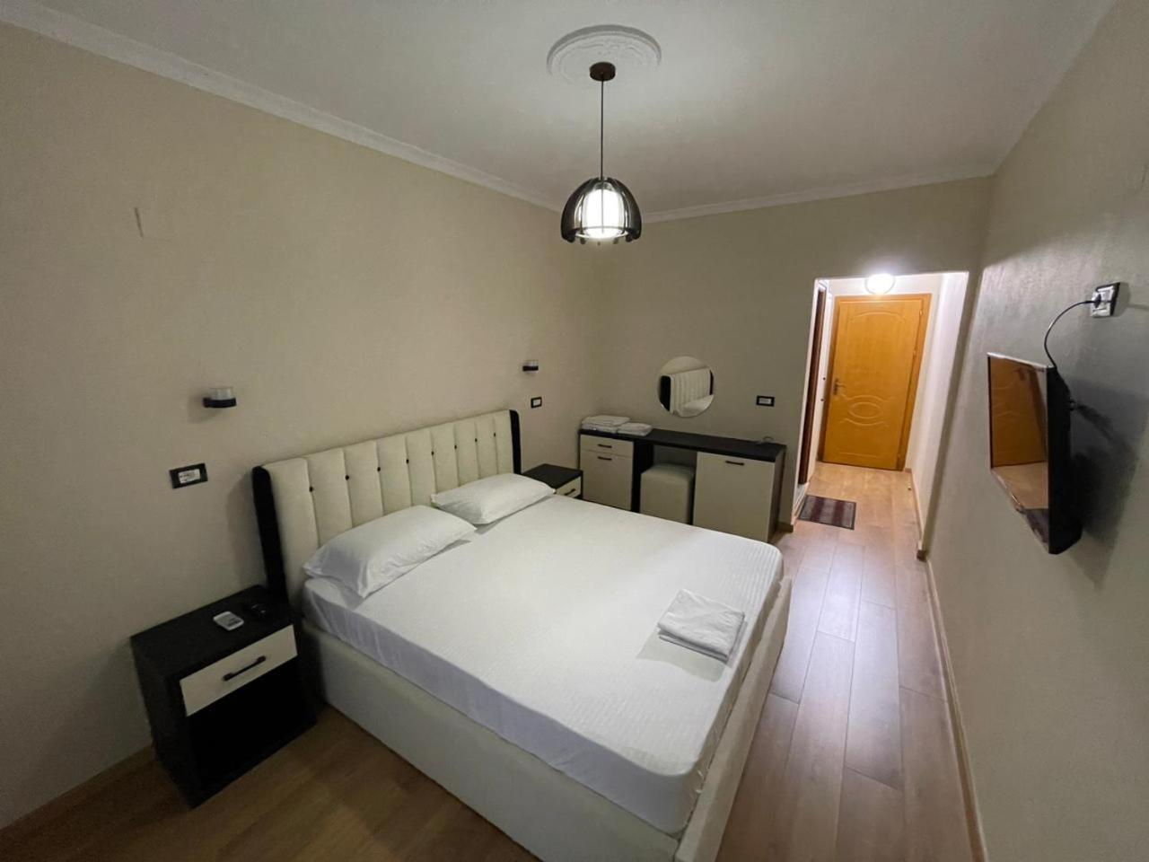 Hotel Belvedere Pogradec Bagian luar foto