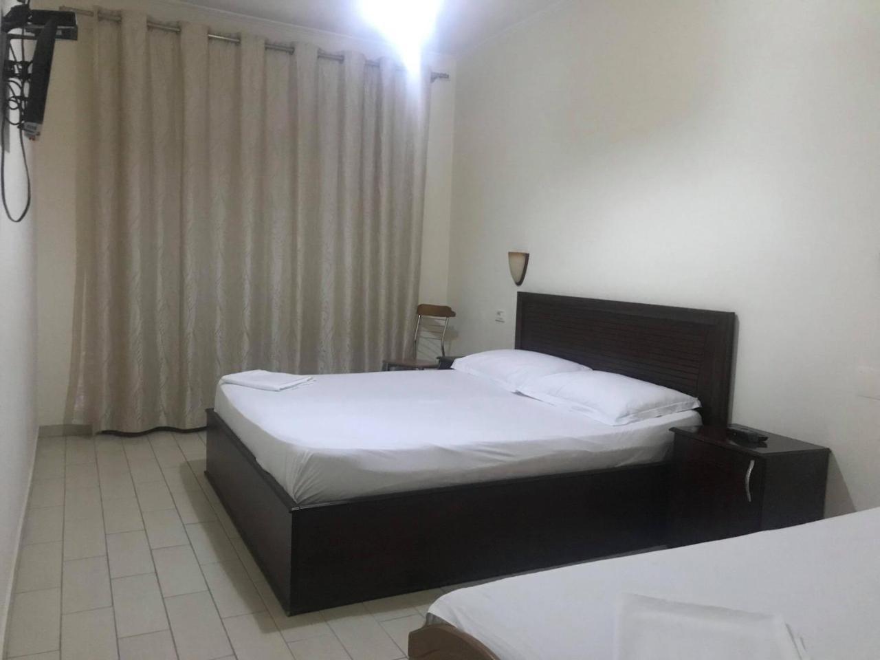 Hotel Belvedere Pogradec Bagian luar foto